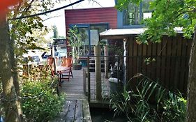 Houseboat Vliegenbos Bed And Breakfast